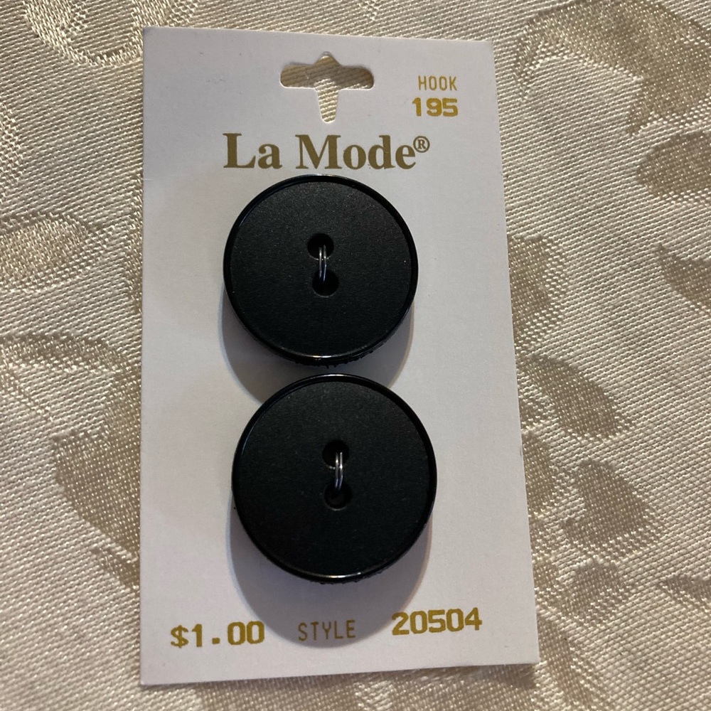 La Mode 1” black buttons-NEW